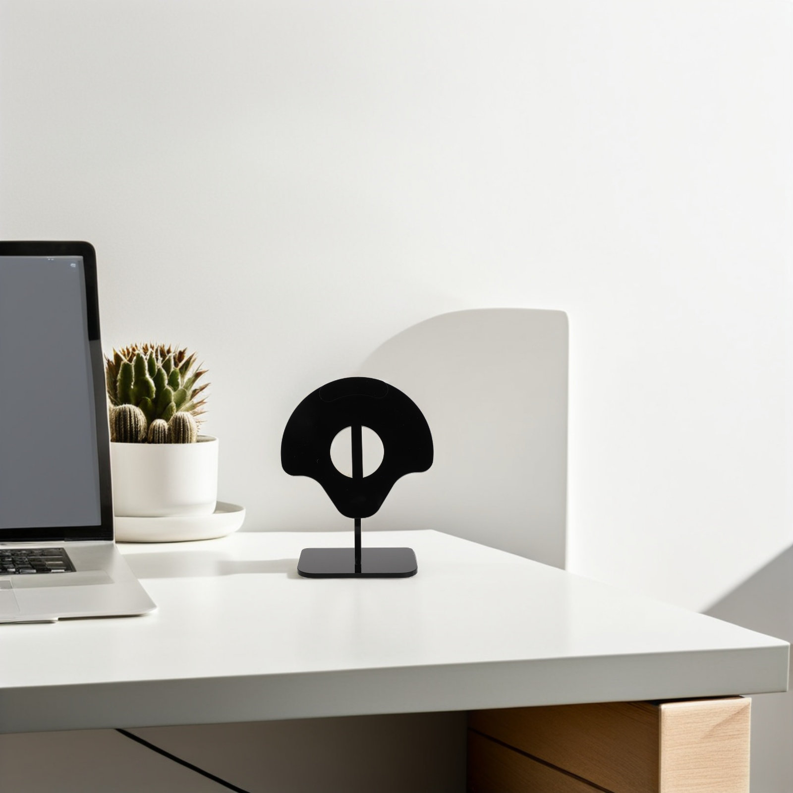 حامل سماعات أكريليك للمكتب بتص - مراجعة Retro Gaming Desk وسعره